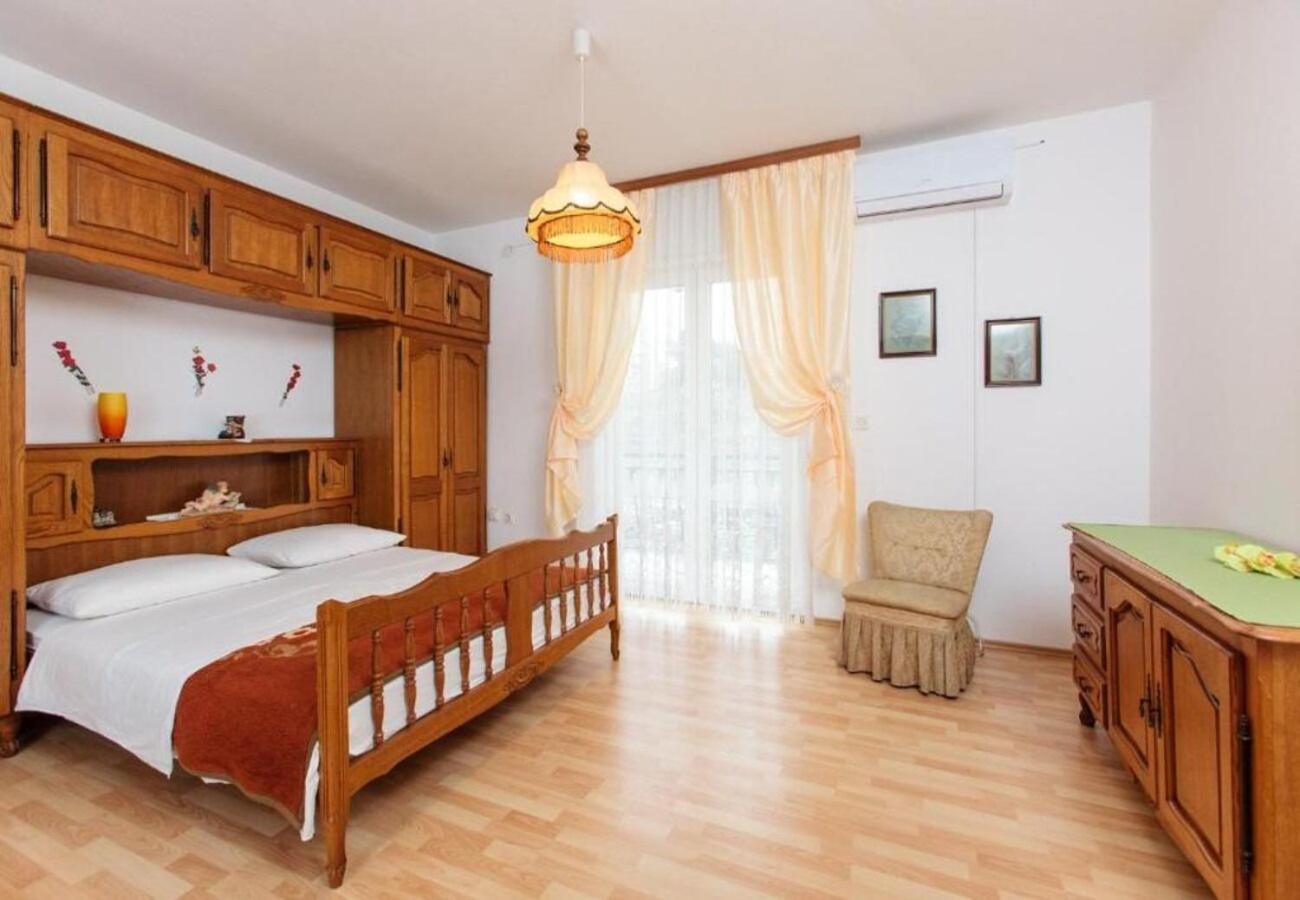 Apartment Knez 1 - 50 M From Beach Подстрана Екстер'єр фото