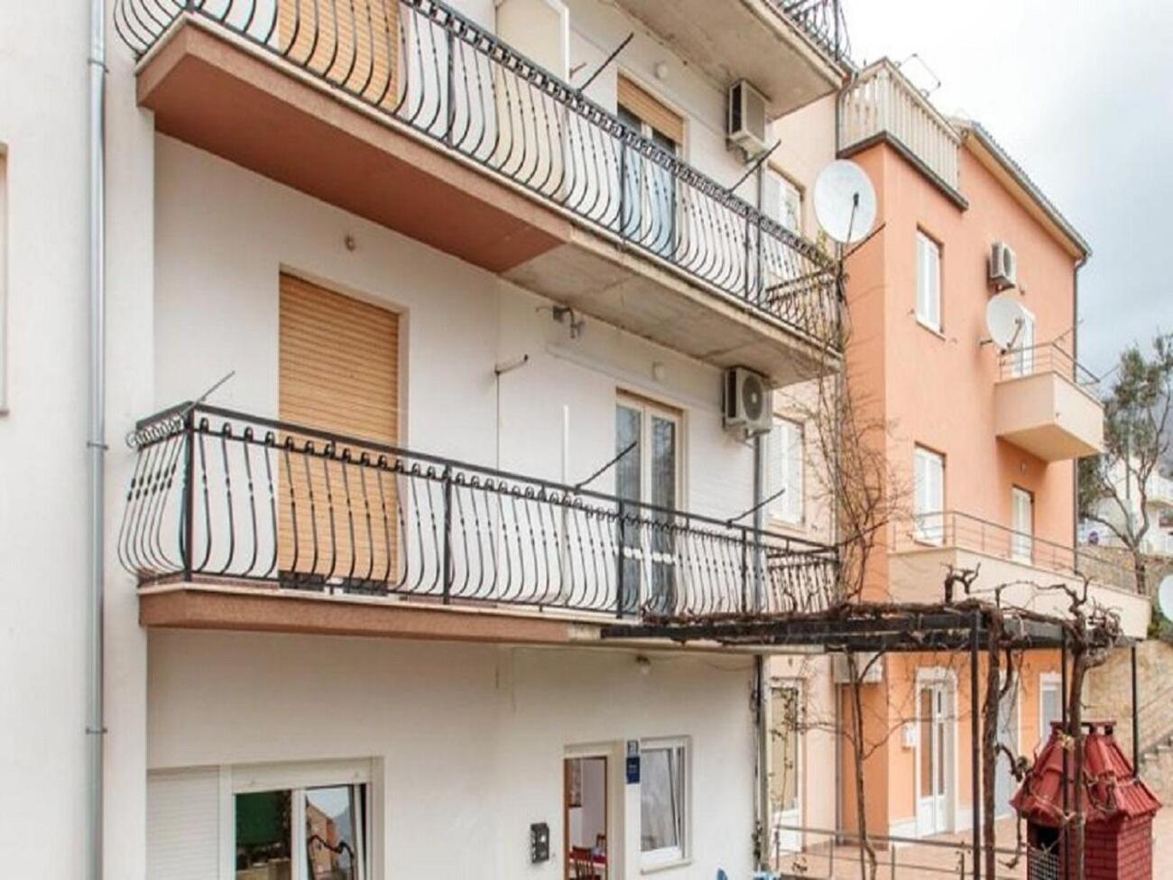 Apartment Knez 1 - 50 M From Beach Подстрана Екстер'єр фото